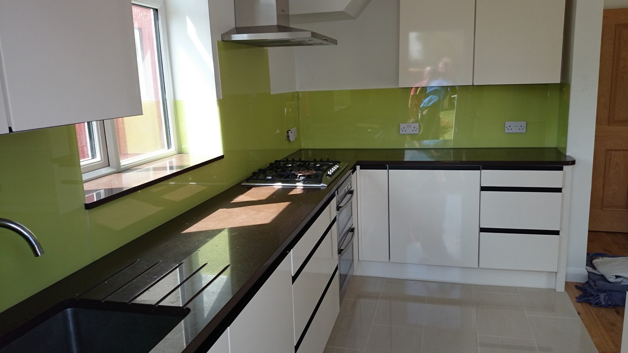 Lime green glass kitchen splashback installed by Notting Hill glaziers